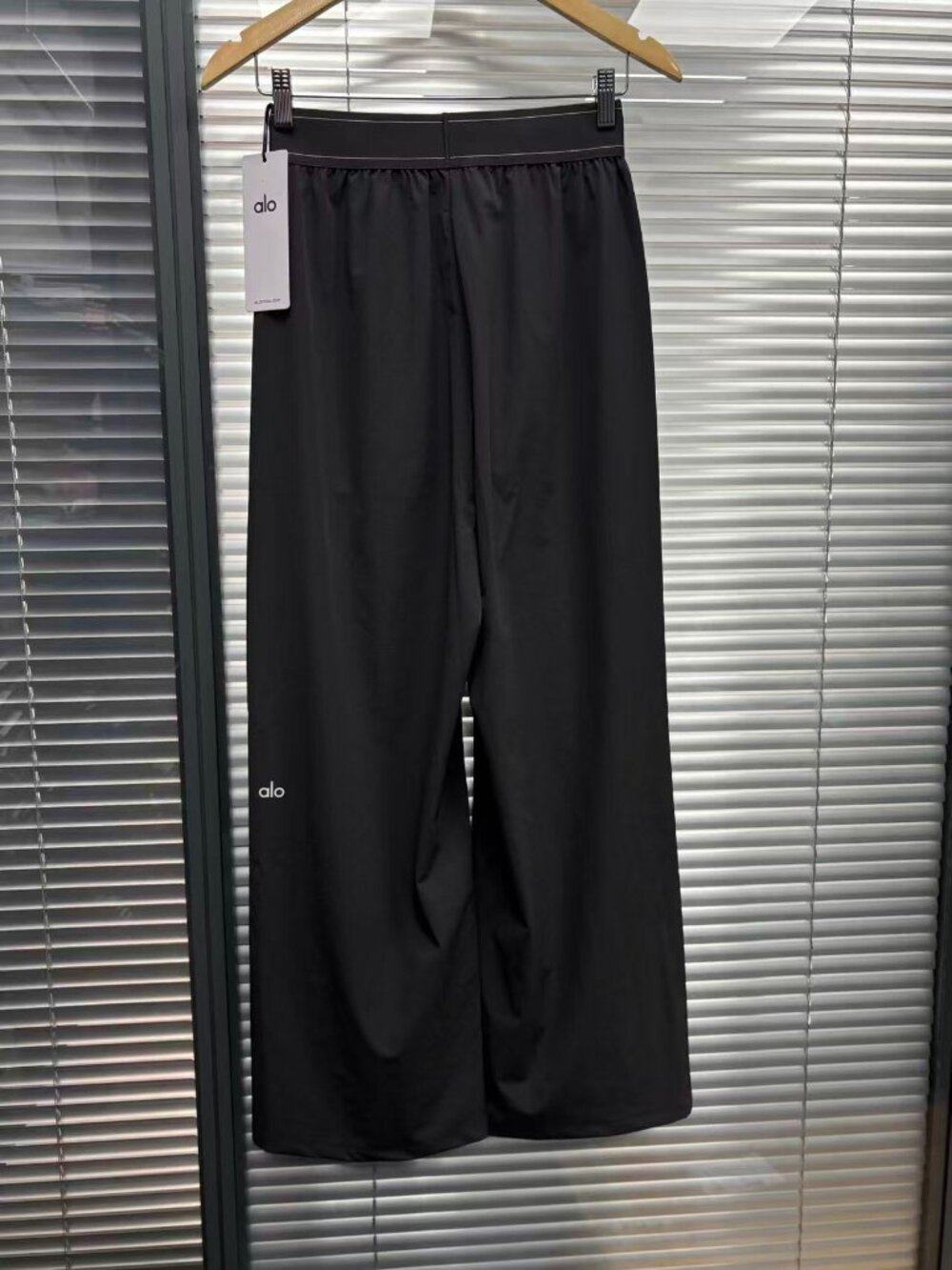 ALO Yoga Women's Pants, Dark Grey ✨ Regular 30 inches in length - Picture 4 of 8